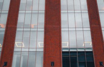 OPPORTUNITY ALERT:GOT AN IDEA? GOOGLE WANTS AFRICA FOUNDERS AND RESEARCHERS ,HERE’S HOW TO APPLY BEFORE AUGUST 31 google building signage in urban setting