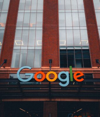 OPPORTUNITY ALERT:GOT AN IDEA? GOOGLE WANTS AFRICA FOUNDERS AND RESEARCHERS ,HERE’S HOW TO APPLY BEFORE AUGUST 31 google building signage in urban setting